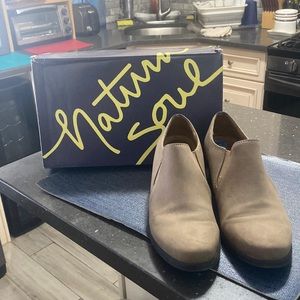 Gently used ladies shoe bootie.